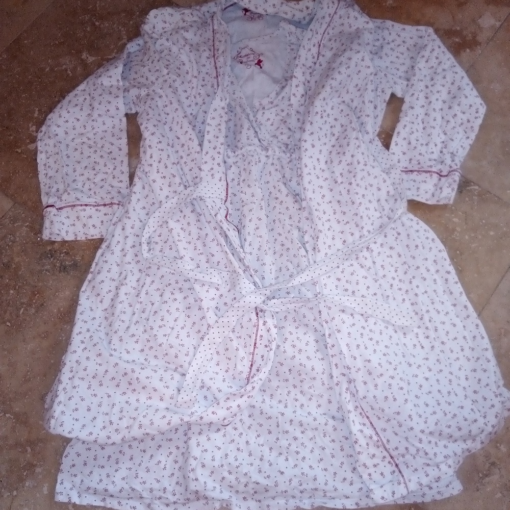 Maternity Clothes.  Size M  Motherhood